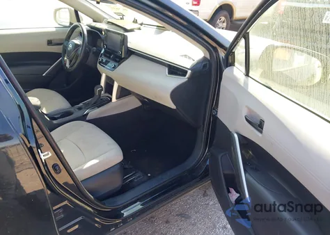 2022 Toyota Corolla Cross Le z USA, uszkodzony, nr VIN 7MUCAAAG2NV019316